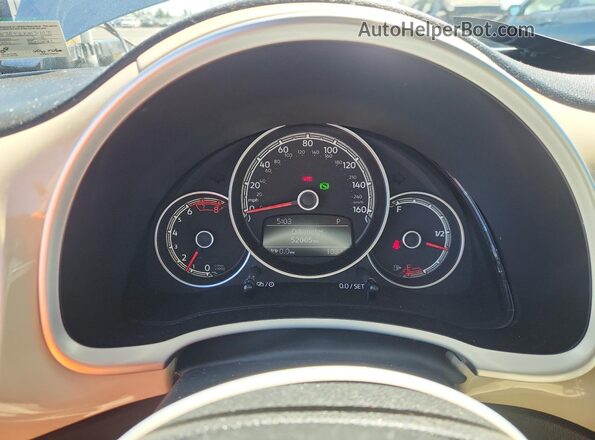 3VWFD7AT2KM703970 2019 VOLKSWAGEN BEETLE Silver ხელსაწყოთა პანელის ხედი