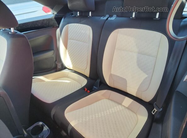 3VWFD7AT2KM703970 2019 VOLKSWAGEN BEETLE Silver უკანა სავარძლების ხედი