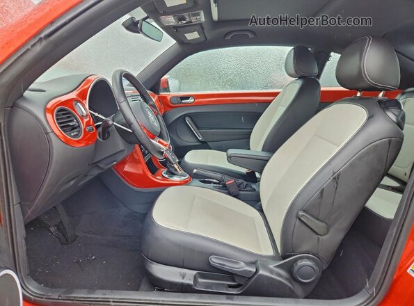 3VWJD7AT0KM718817 2019 VOLKSWAGEN BEETLE Orange 