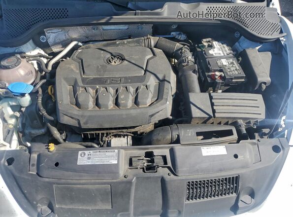 3VWJD7AT1JM714435 2018 VOLKSWAGEN BEETLE Белый Вид задней части салона