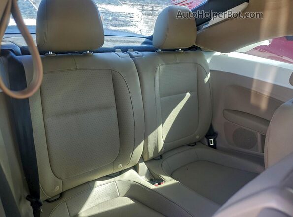 3VWJD7AT1JM714435 2018 VOLKSWAGEN BEETLE Белый Вид задних сидений