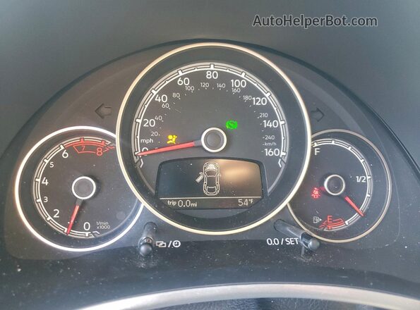 3VWJD7AT1JM714435 2018 VOLKSWAGEN BEETLE Белый Вид щитка приборов