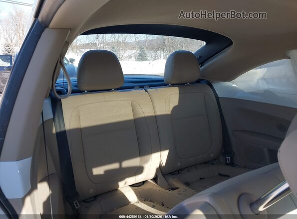 3VWJD7AT1KM711990 2019 VOLKSWAGEN BEETLE White 