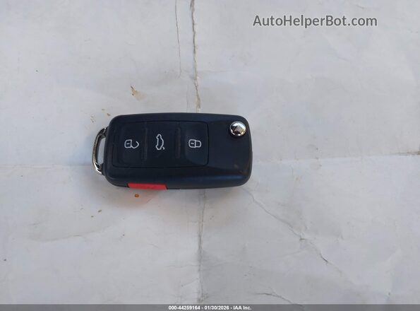 3VWJD7AT1KM711990 2019 VOLKSWAGEN BEETLE White 