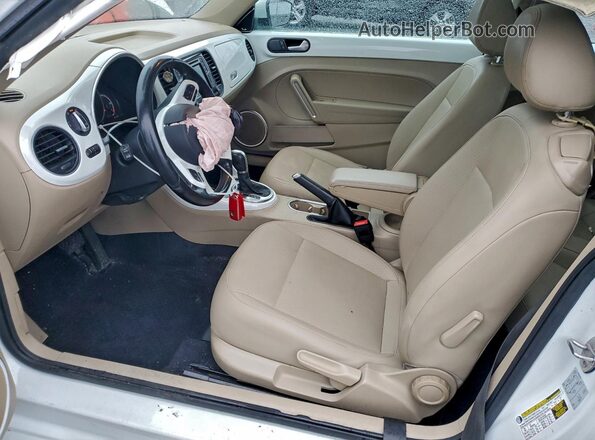 3VWJD7ATXJM728382 2018 VOLKSWAGEN BEETLE White Vista interior delantera