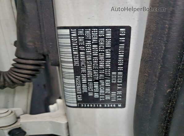 3VWJD7ATXJM728382 2018 VOLKSWAGEN BEETLE White Vista del compartimento del motor