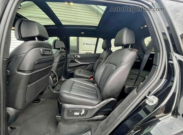 5UXCW2C09M9E23892 2021 BMW X7 Black Dashboard view