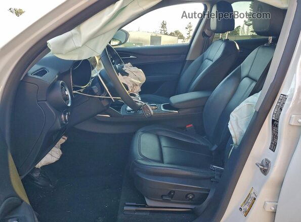 ZASPAJAN3M7D13513 2021 ALFA ROMEO STELVIO White Vista del salpicadero