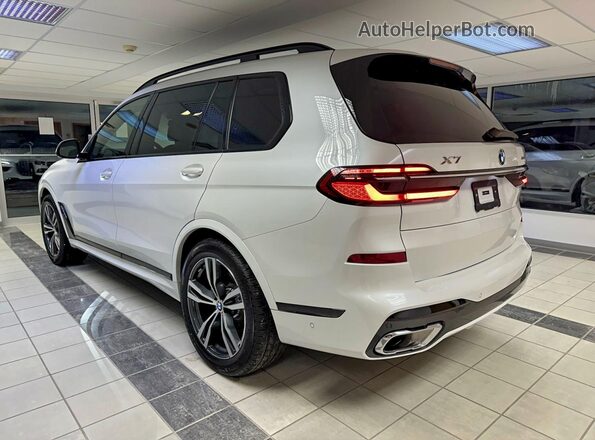 5UX23EM02T9158734 2026 BMW X7 White Delantero derecho
