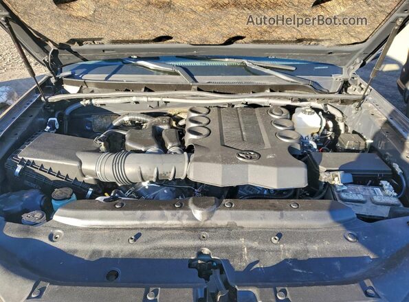 JTENU5JR1R6241401 2024 TOYOTA 4RUNNER Gray VIN კოდის სტიკერის ხედი