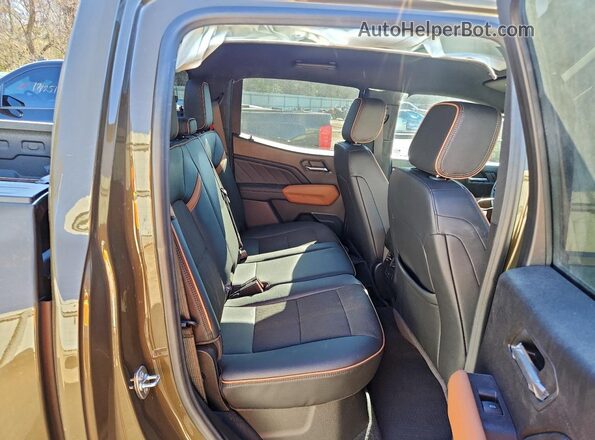 1GTP2DEK8S1162319 2025 GMC CANYON Brown Widok wnętrza z tyłu
