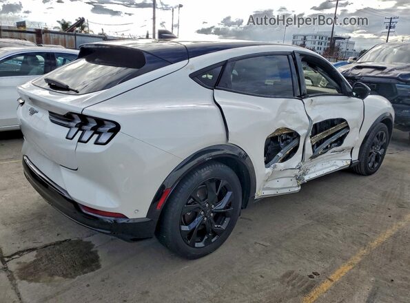 3FMTK3R78RMA18406 2024 FORD MUSTANG MACH-E PREMI White Передня права чверть