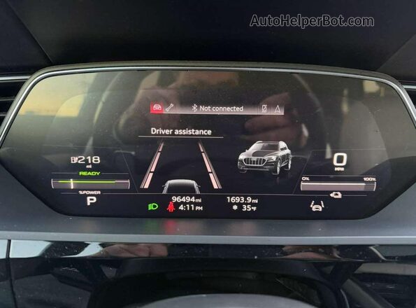 WA1AAAGE8MB010286 2021 AUDI E-TRON White Widok zestawu wskaźników
