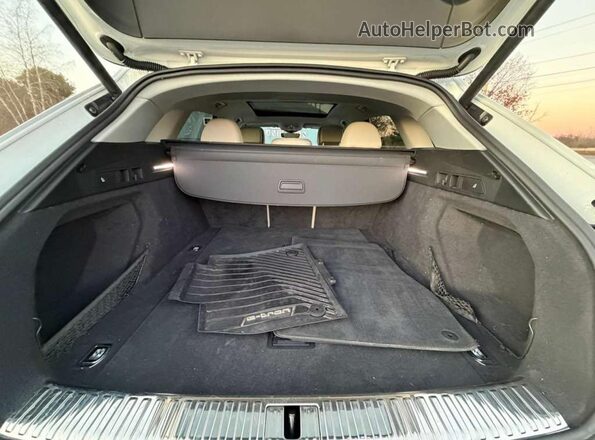 WA1AAAGE8MB010286 2021 AUDI E-TRON White Widok naklejki z numerem VIN