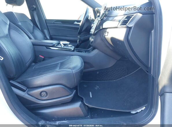 4JGDF6EE7JB174463 2018 MERCEDES-BENZ GLS 450 White Front interior view