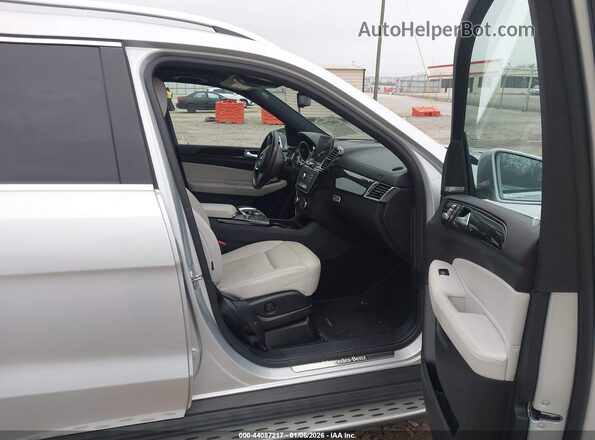 4JGDF6EE7KB238650 2019 MERCEDES-BENZ GLS 450 Silver Widok wnętrza z przodu