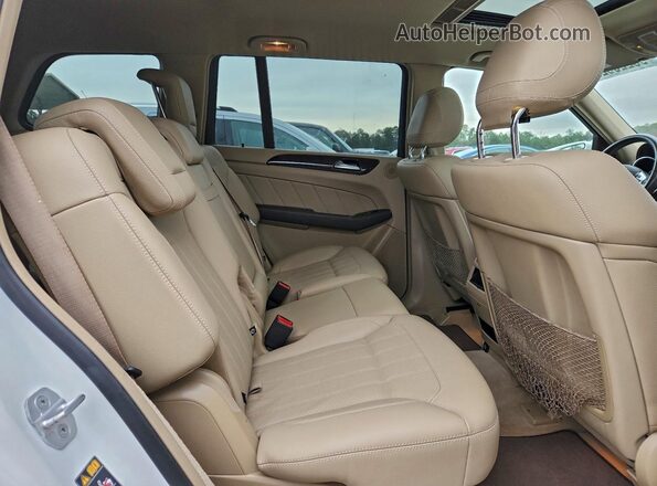 4JGDF6EE8GA633756 2016 MERCEDES-BENZ GL-CLASS White Vista interior trasera