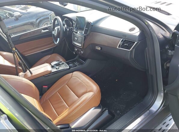 4JGDF7DE6JB055553 2018 MERCEDES-BENZ GLS 550 Gray Front interior view