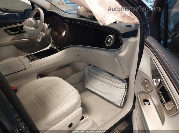 4JGGM5DB4RA037468 2024 MERCEDES-BENZ AMG Blue Vista interior delantera
