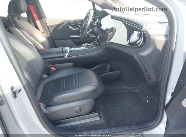 4JGGM5DB7RA040445 2024 MERCEDES-BENZ AMG Gray Front interior view