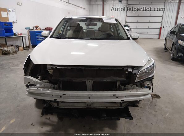 4S3BNAN60H3036875 2017 SUBARU LEGACY White Widok wnętrza z tyłu