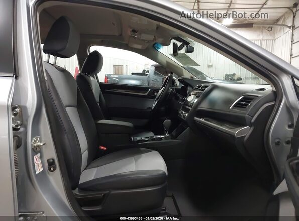 4S3BNAS65H3005836 2017 SUBARU LEGACY Серебряный Вид салона спереди