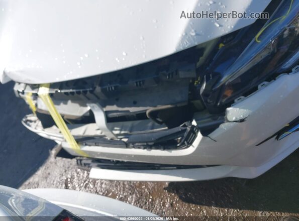 4S3BNAS69J3035105 2018 SUBARU LEGACY White Widok z przodu