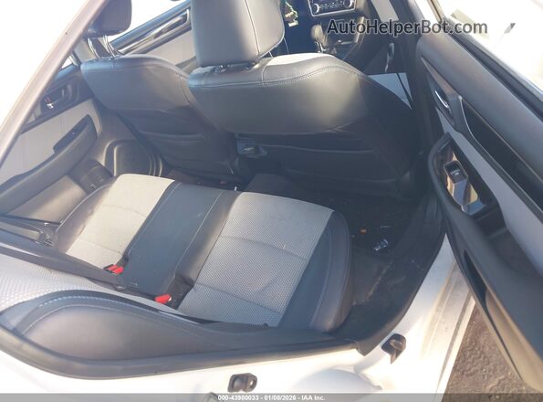 4S3BNAS69J3035105 2018 SUBARU LEGACY White Widok naklejki z numerem VIN
