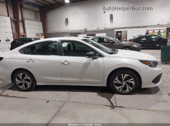 4S3BWAB62N3010078 2022 SUBARU LEGACY White Widok wnętrza z tyłu