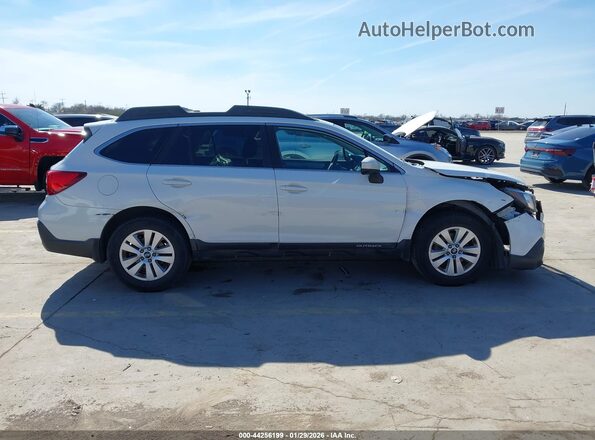 4S4BSADC2J3263051 2018 SUBARU OUTBACK White Widok wnętrza z tyłu