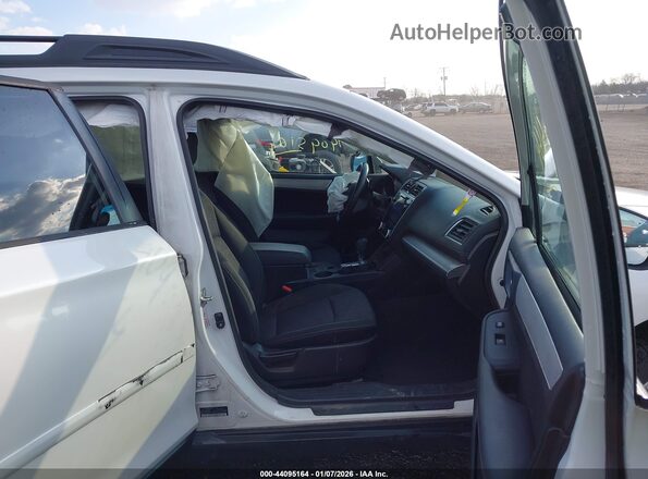 4S4BSAFC0K3363809 2019 SUBARU OUTBACK White Widok wnętrza z przodu