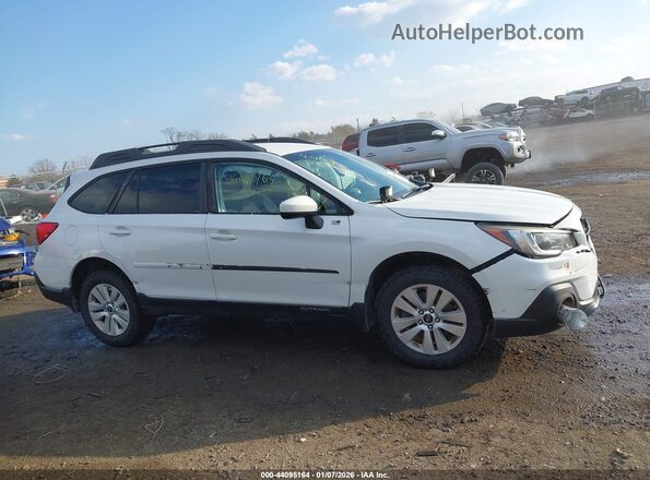 4S4BSAFC0K3363809 2019 SUBARU OUTBACK White Widok wnętrza z tyłu