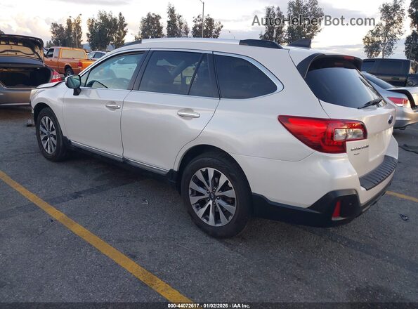 4S4BSETC3J3392103 2018 SUBARU OUTBACK White Rear left