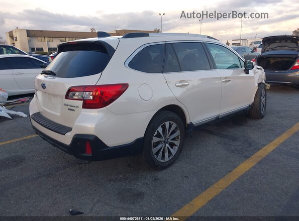 4S4BSETC3J3392103 2018 SUBARU OUTBACK White Rear right
