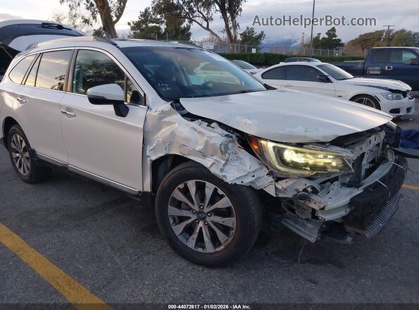 4S4BSETC3J3392103 2018 SUBARU OUTBACK White Front view
