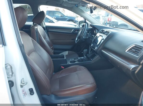 4S4BSETC3J3392103 2018 SUBARU OUTBACK White Front interior view