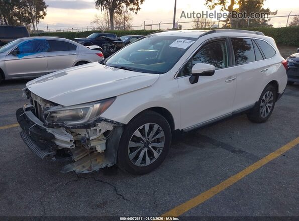 4S4BSETC3J3392103 2018 SUBARU OUTBACK White Front left