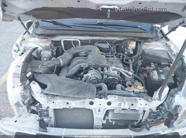 4S4BSETC3J3392103 2018 SUBARU OUTBACK White Rear view