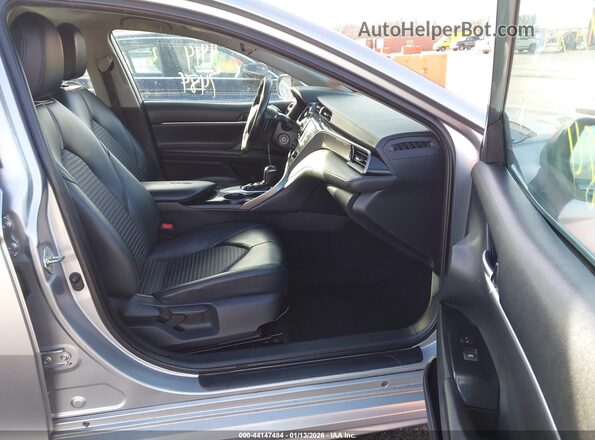 4T1B11HK4KU794039 2019 TOYOTA CAMRY Gray Вид салону спереду