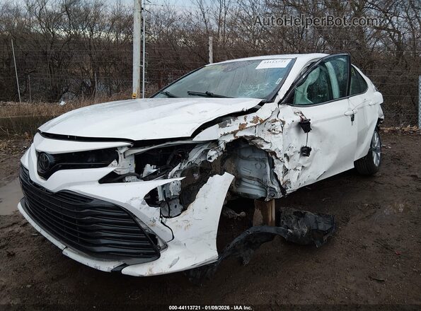 4T1B11HK5JU072092 2018 TOYOTA LE Белый Передняя левая четверть