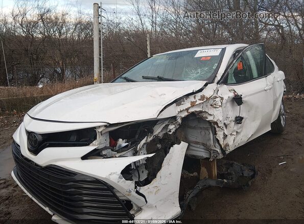 4T1B11HK5JU072092 2018 TOYOTA LE Белый Вид спереди