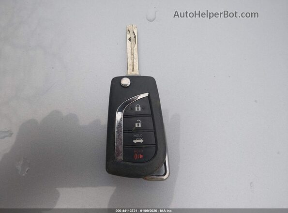4T1B11HK5JU072092 2018 TOYOTA LE Белый Вид панели приборов