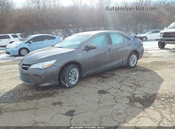 4T1BD1FK7HU215340 2017 TOYOTA LE Gray Vista tres cuartos delantera izquierda