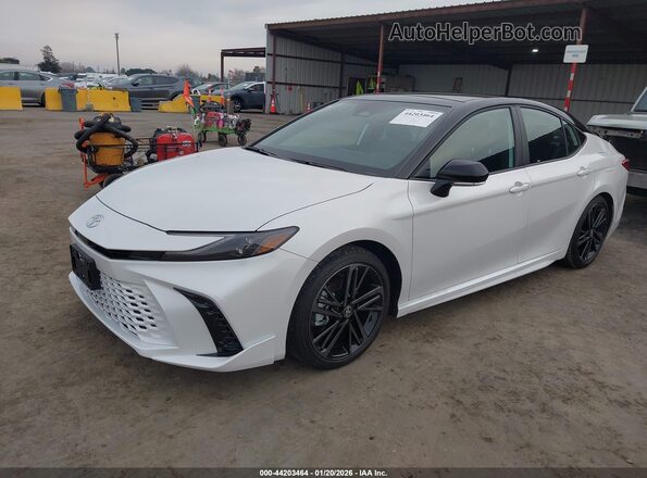 4T1DAACK5TU230028 2026 TOYOTA CAMRY Белый Передняя левая четверть