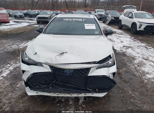 4T1EA1AB1MU008451 2021 TOYOTA AVALON White Widok z przodu