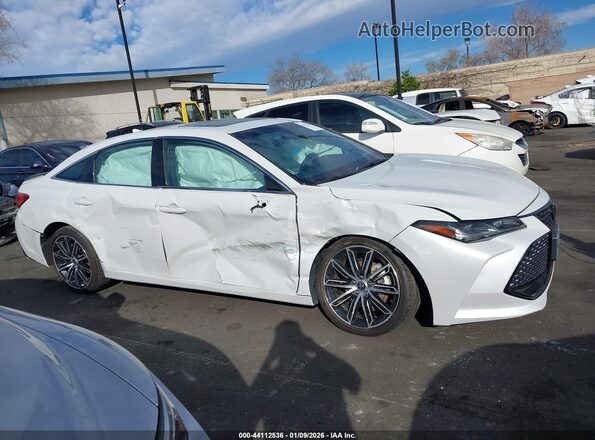 4T1HZ1FB3NU072801 2022 TOYOTA AVALON White Rear interior view