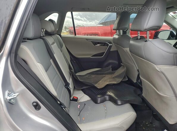 4T3D6RFV3MU060265 2021 TOYOTA LIMITED Silver Widok wnętrza z tyłu