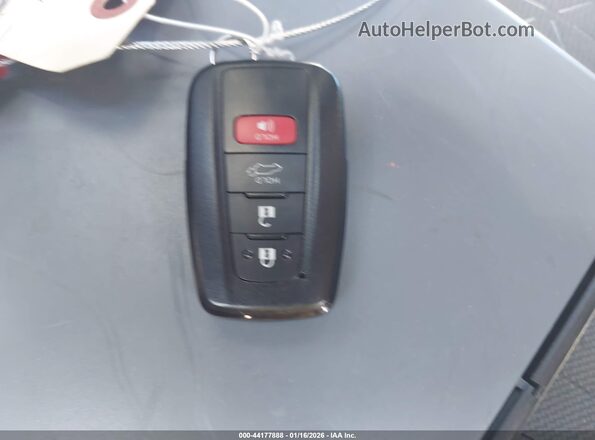4T3RWRFV0SU197375 2025 TOYOTA LE Белый Вид панели приборов