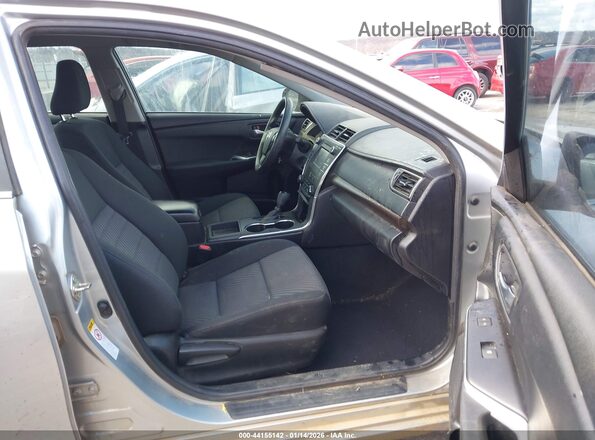 4T4BF1FK2GR567160 2016 TOYOTA LE Серебряный Вид салона спереди