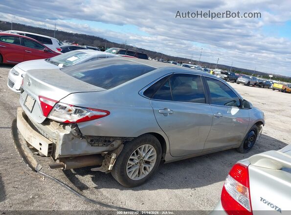 4T4BF1FK2GR567160 2016 TOYOTA LE Серебряный Вид задней части салона